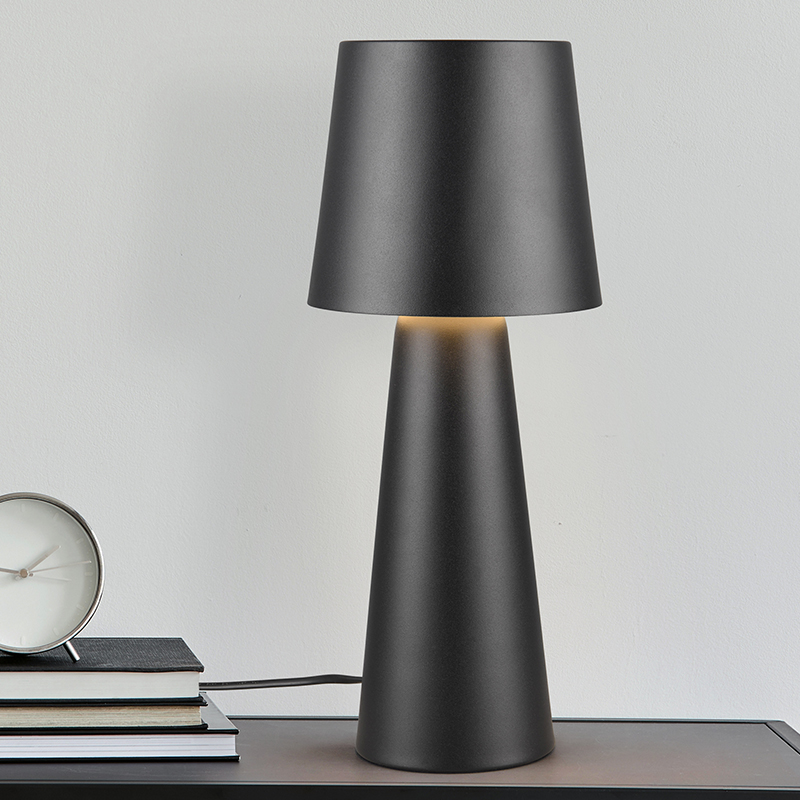 Zwarte tafellamp modern, Lillyam, met schakelaar