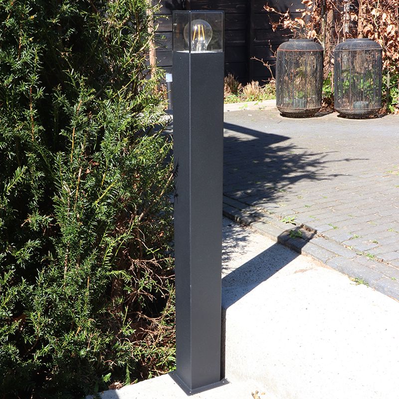 Zwarte staande buitenlamp Sanel, Smoke glas, 90cm Zwarte staande buitenlamp Sanel, Smoke glas, 90cm