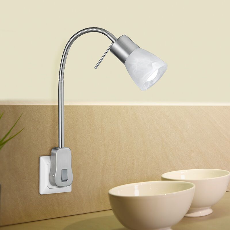 Nikkelen stopcontact wandlamp modern, Gustav, met schakelaar