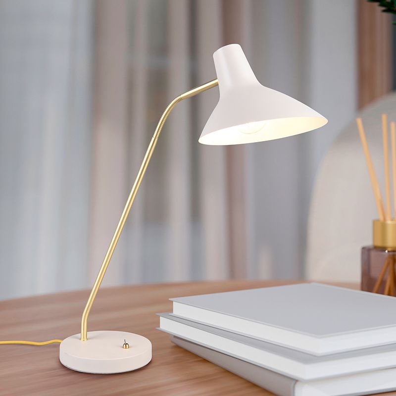 Witte bureaulamp klassiek, Merit