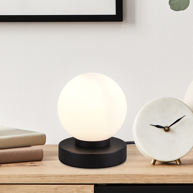 Zwarte tafellamp metaal, Serdal, met schakelaar Zwarte tafellamp metaal, Serdal, met schakelaar