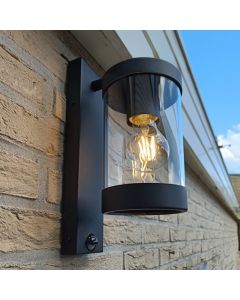 Moderne buiten wandlamp met bewegingssensor zwart, Musa, IP44