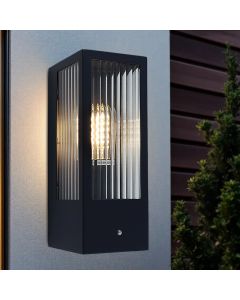Moderne buiten wandlamp met schemersensor zwart, Senne, IP44