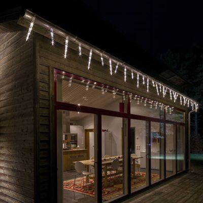 32 IJspegelverlichting buiten, verschillende hoogtes, 7,75m breed