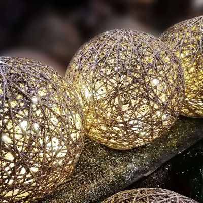 20 cm Kerstbol met 30 LEDS, op batterij