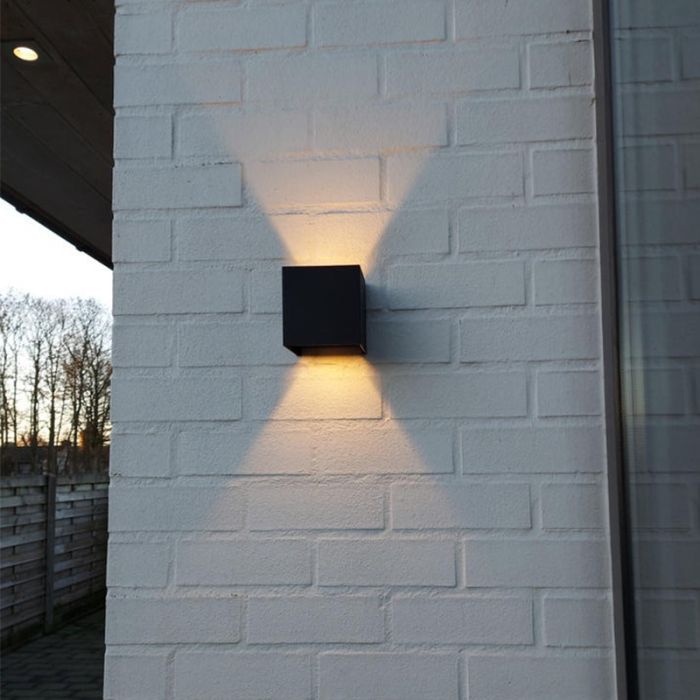 Zwarte up-down wandlamp Dion, 6W, warm wit, lichtstraal instelbaar, IP65