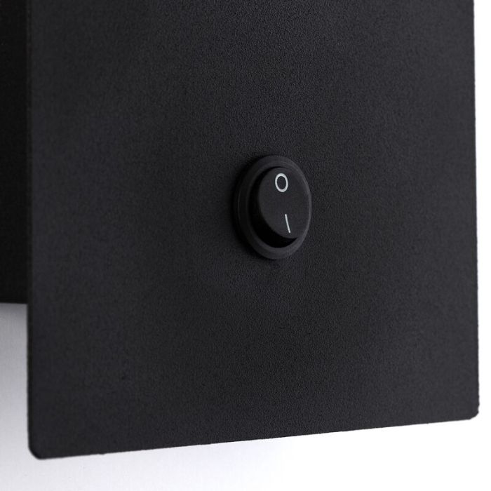 Zwarte wandspot Charita, Metaal